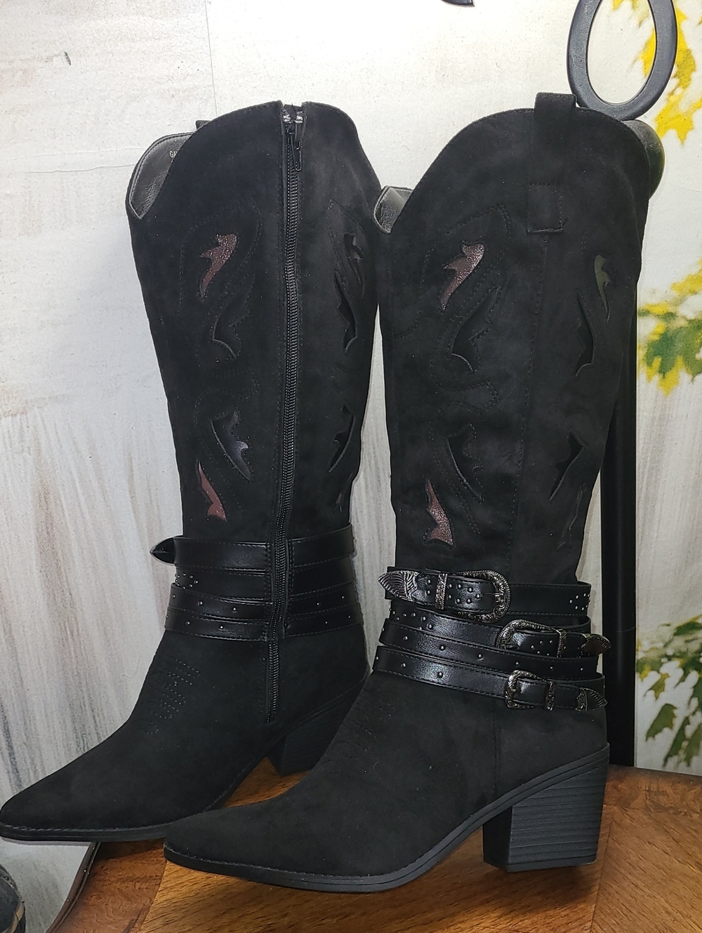 New in box! Yoki Gayle Womens 10 Black Metallic Western Style Knee High Boots